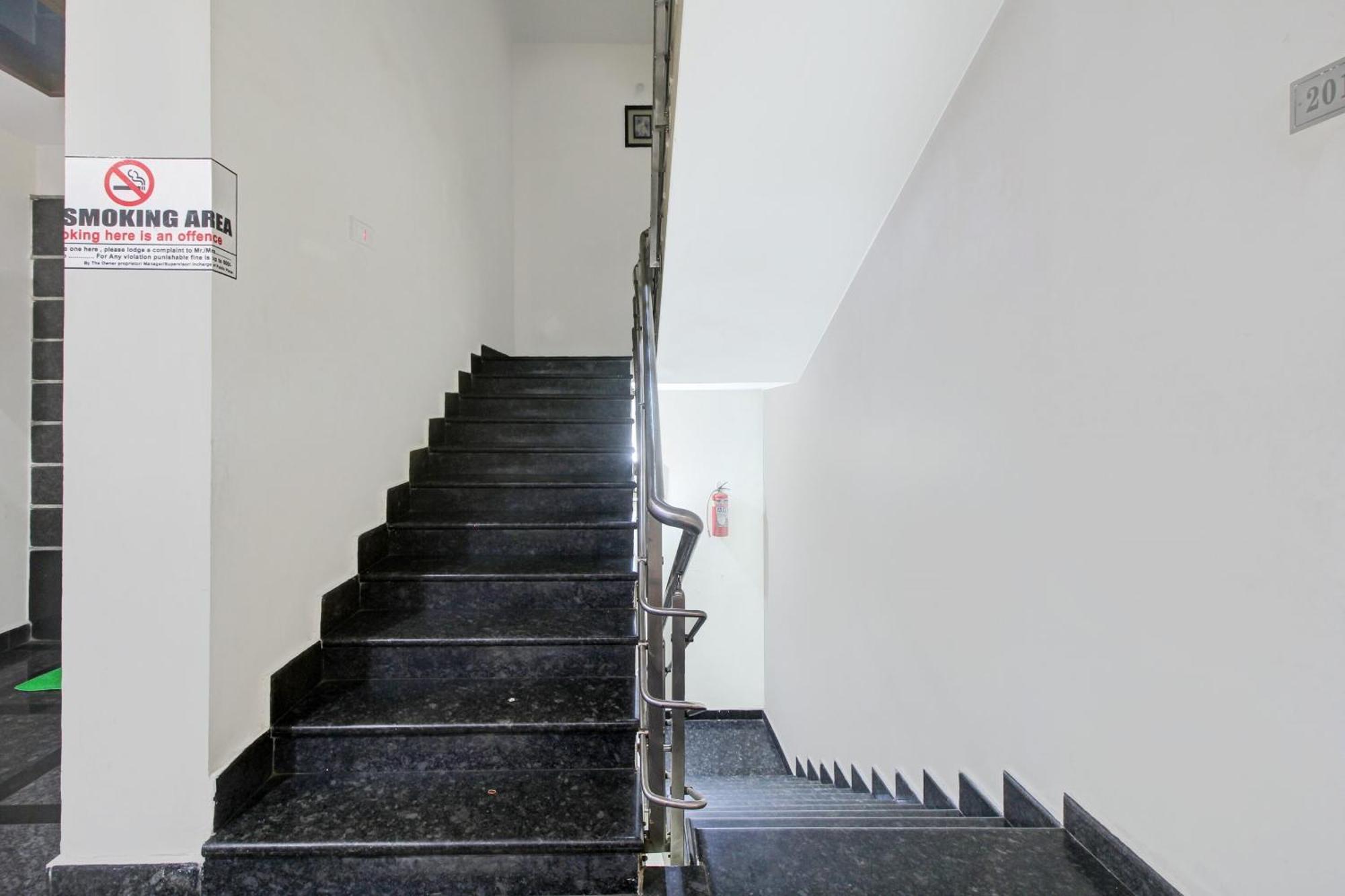 Collection O 82357 Hotel Surabhi Pride Trimulgherry Экстерьер фото