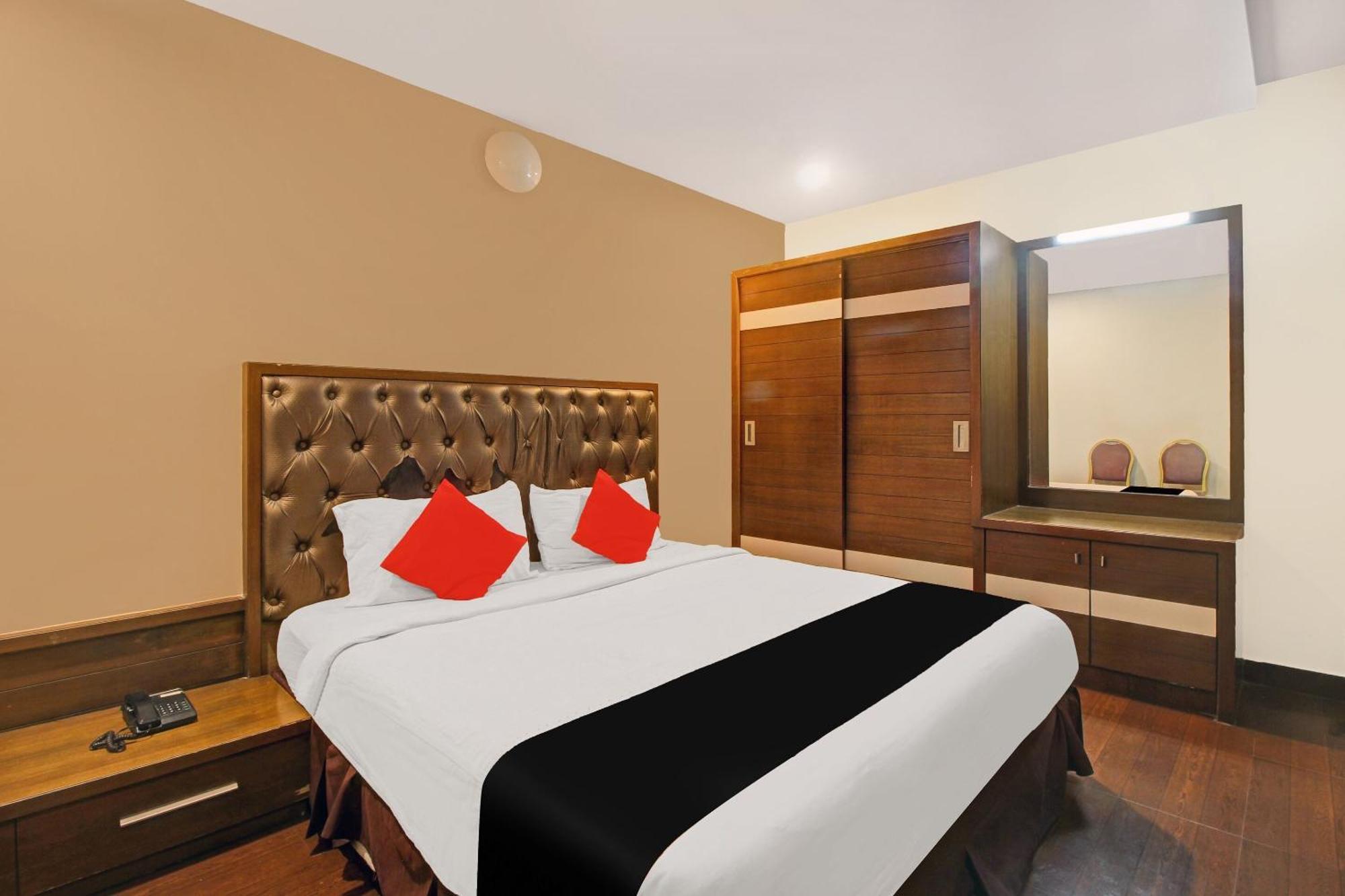 Collection O 82357 Hotel Surabhi Pride Trimulgherry Экстерьер фото