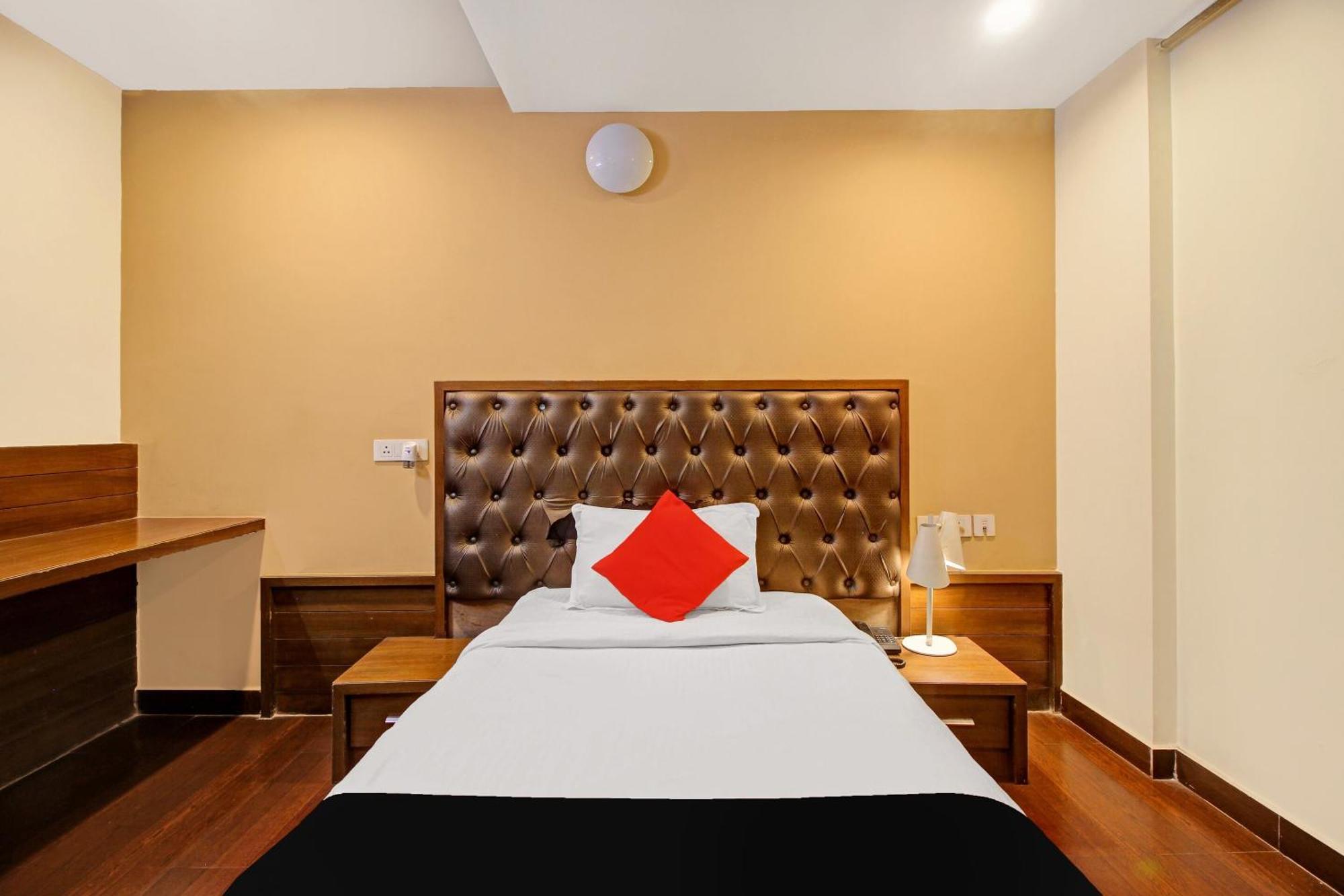 Collection O 82357 Hotel Surabhi Pride Trimulgherry Экстерьер фото